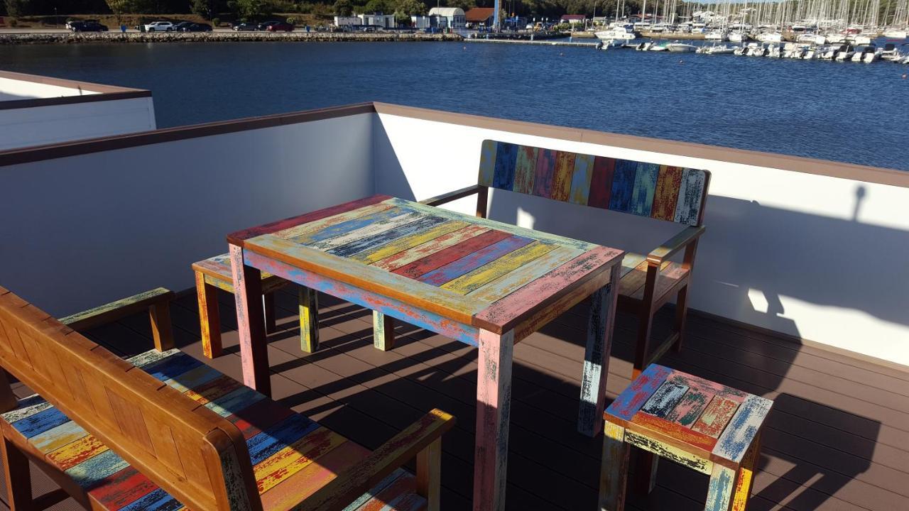 Hausboot Pula - Floating House Water Lily Hotel Exterior foto