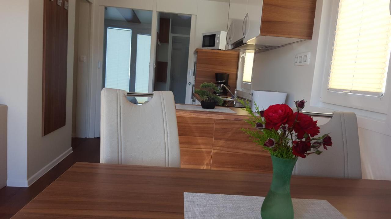 Hausboot Pula - Floating House Water Lily Hotel Exterior foto