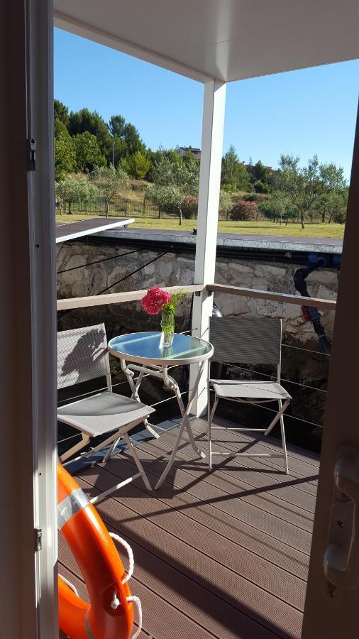 Hausboot Pula - Floating House Water Lily Hotel Exterior foto